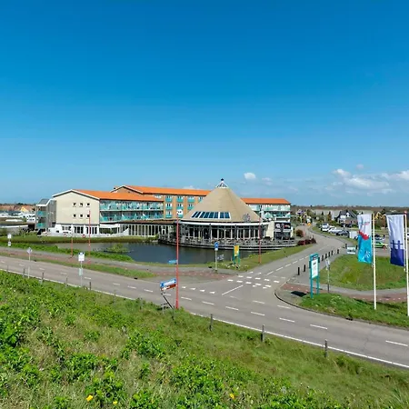 By Dutch Coast With Dune Views 朱丽安娜多普